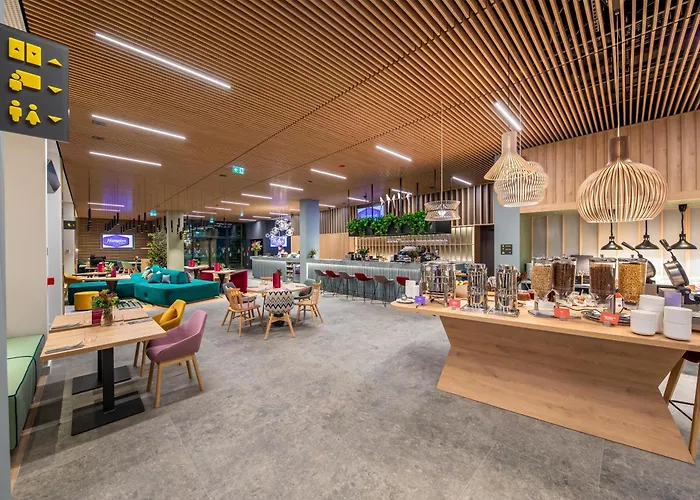 Hampton By Hilton Airport ホテル