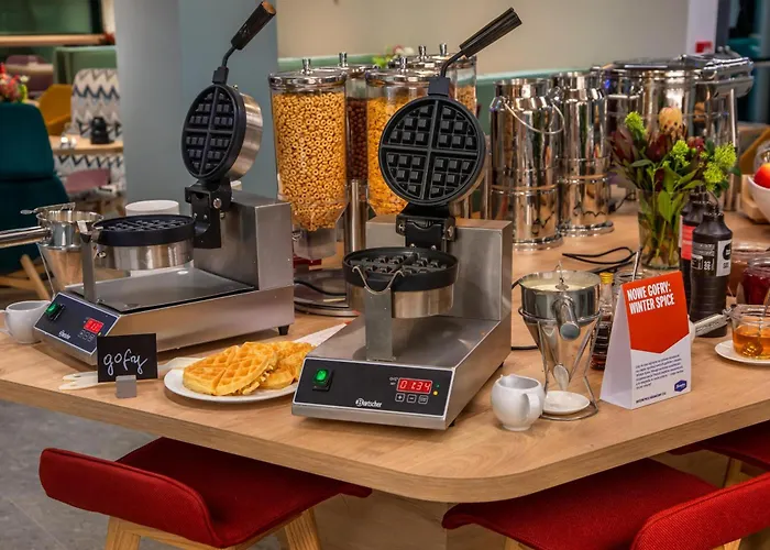 ホテル Hampton By Hilton Airport 3*