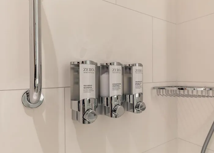 Hampton By Hilton Airport ホテル 3*