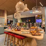 Hampton By Hilton Airport 3*