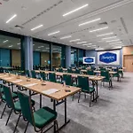 Hampton By Hilton Airport Otel