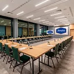 Otel Hampton By Hilton Airport 3*