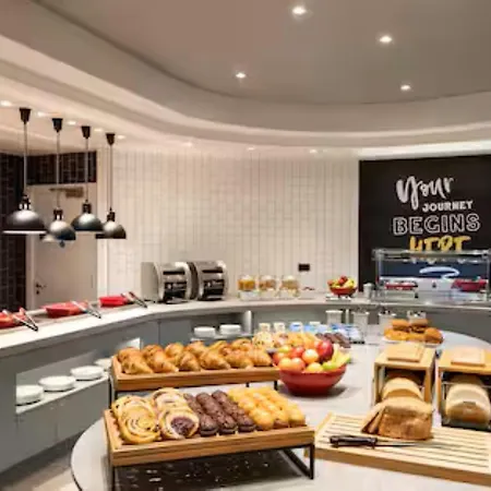 מלון Hampton By Hilton Airport