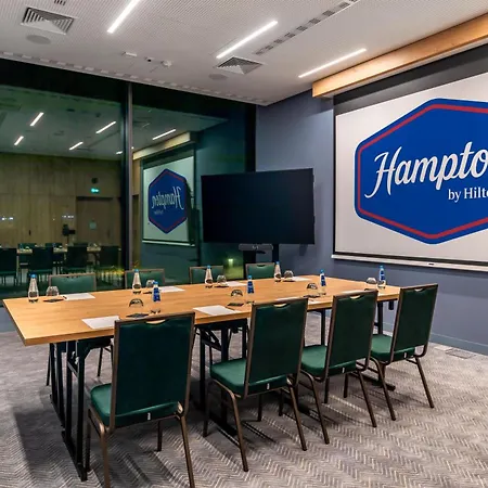 Hotel Hampton By Hilton Airport