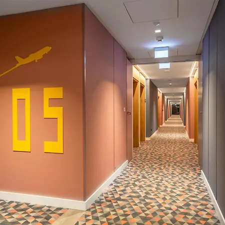 Otel Hampton By Hilton Airport