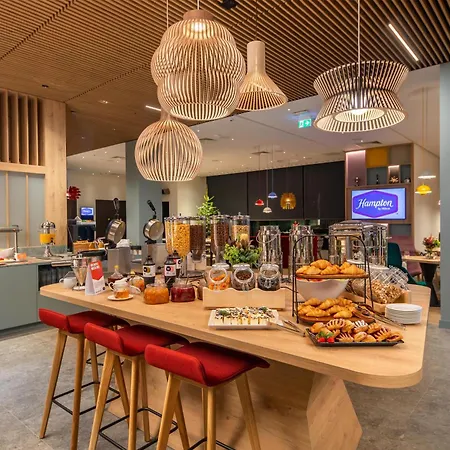 Hampton By Hilton Airport 3*