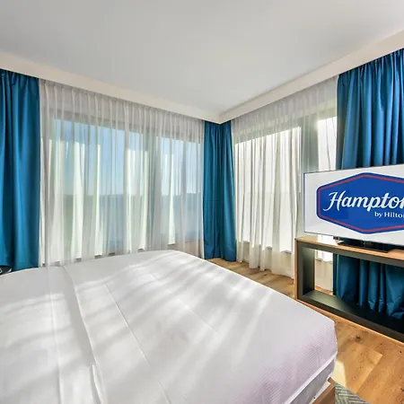 Hampton By Hilton Airport 3* ורוצלב
