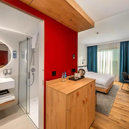 Hampton By Hilton Airport 酒店 3*