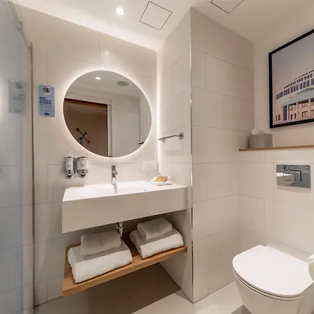 Hampton By Hilton Airport 酒店