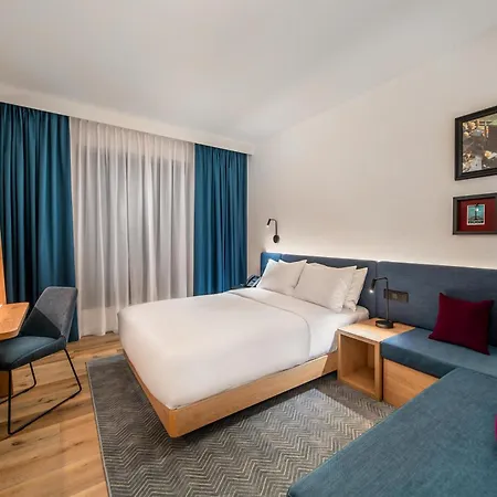 מלון Hampton By Hilton Airport
