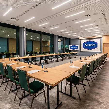מלון Hampton By Hilton Airport 3*