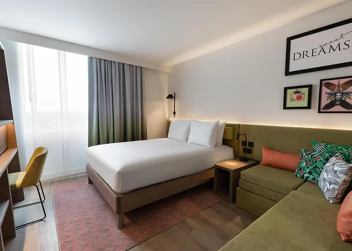 מלון Hampton By Hilton Airport