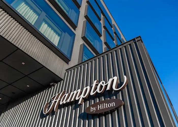 מלון Hampton By Hilton Airport