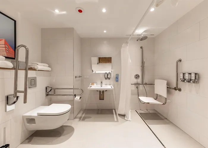 Hampton By Hilton Airport Otel 3*