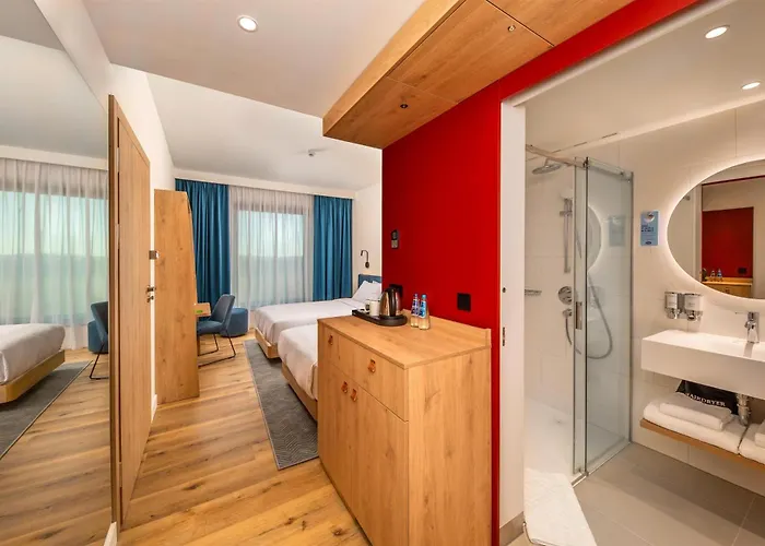 Hampton By Hilton Airport 3*