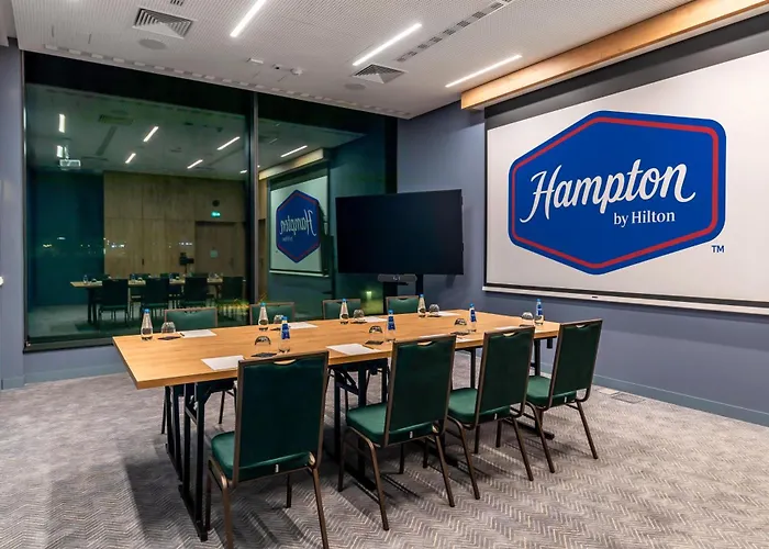 Hampton By Hilton Airport Otel